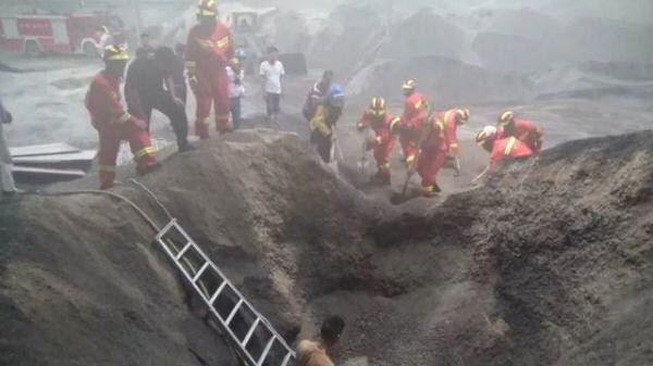 消防隊搶救現場